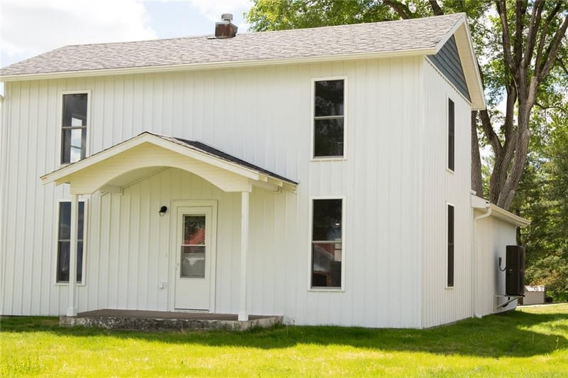 302 Little Brick Rd, Cameron, MO 64429