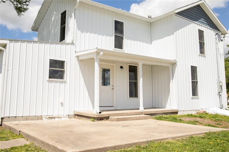 302 Little Brick Rd, Cameron, MO 64429
