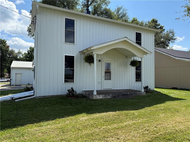 302 Little Brick Rd, Cameron, MO 64429