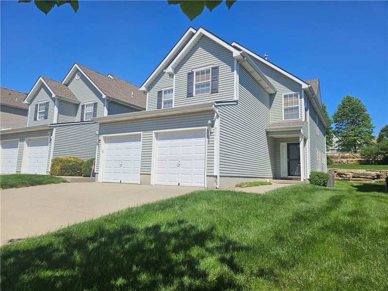 8341 Kensington Ave, Kansas City, MO 64119