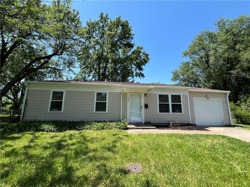 406 Geronimo Dr, Independence, MO 64056