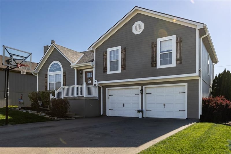 7431 Lewis Ave, Kansas City, MO 64158