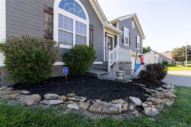 7431 Lewis Ave, Kansas City, MO 64158