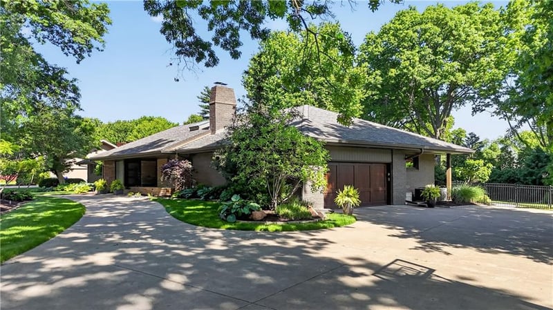 8608 Reinhardt Ln, Leawood, KS 66206