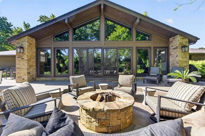 8608 Reinhardt Ln, Leawood, KS 66206