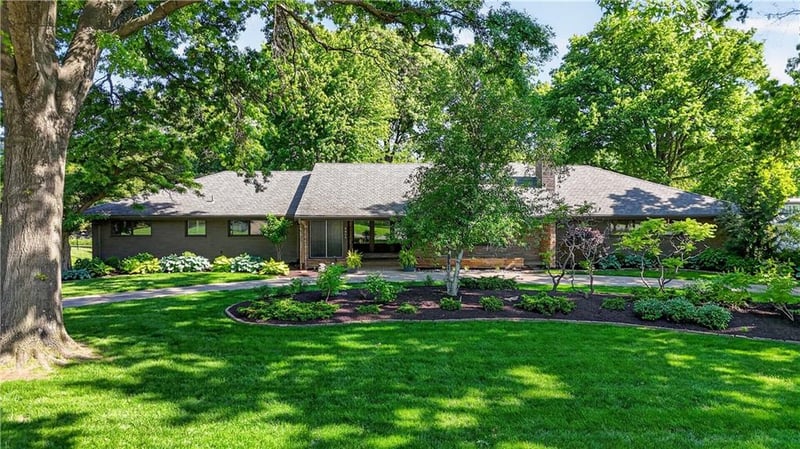 8608 Reinhardt Ln, Leawood, KS 66206