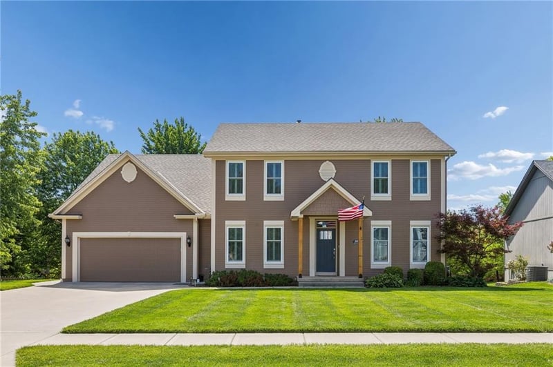 1021 Black Oak Dr, Liberty, MO 64068