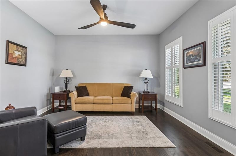 1021 Black Oak Dr, Liberty, MO 64068