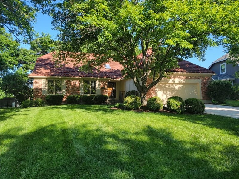 12216 Juniper St, Overland Park, KS 66209