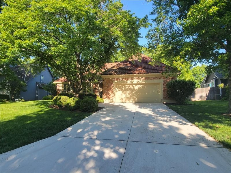12216 Juniper St, Overland Park, KS 66209