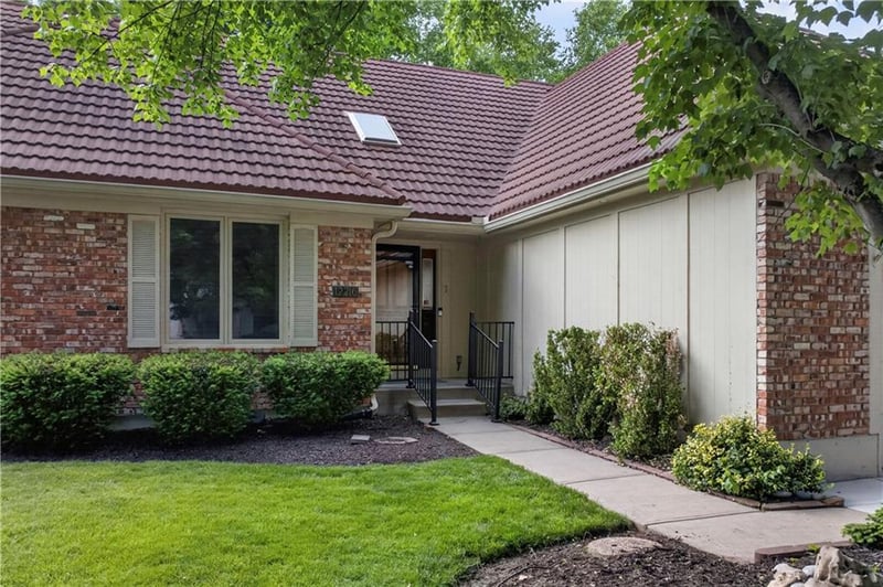 12216 Juniper St, Overland Park, KS 66209