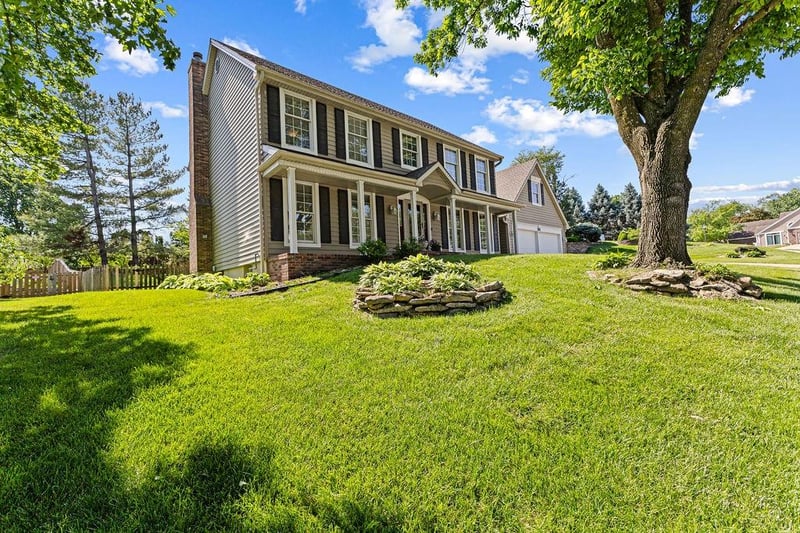 513 Pinewood Dr, St Joseph, MO 64506