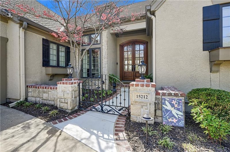 15212 Linden St, Leawood, KS 66224
