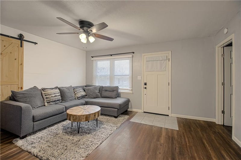 7909 Pennsylvania Ave, Kansas City, MO 64118