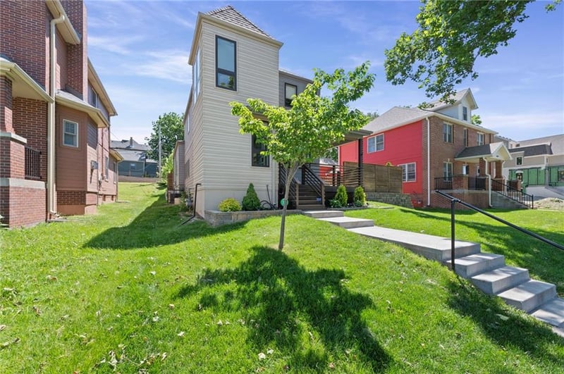 2445 Tracy Ave, Kansas City, MO 64108