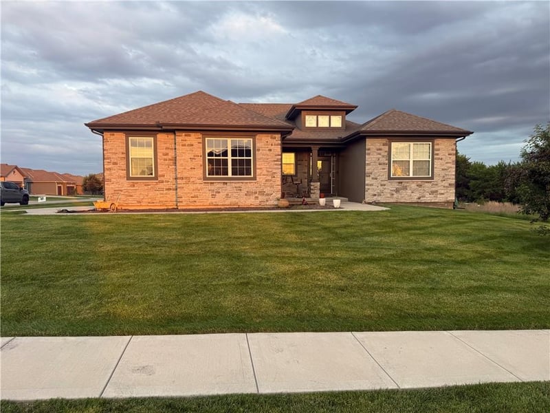 19601 210th St, Spring Hill, KS 66083