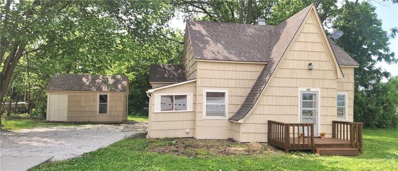 202 Metcalf Rd, Louisburg, KS 66053