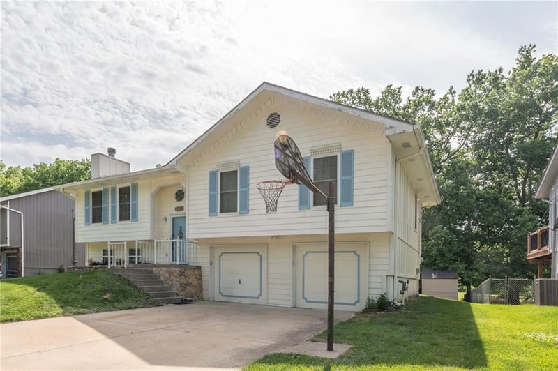 6814 Liberty St, Kansas City, MO 64118
