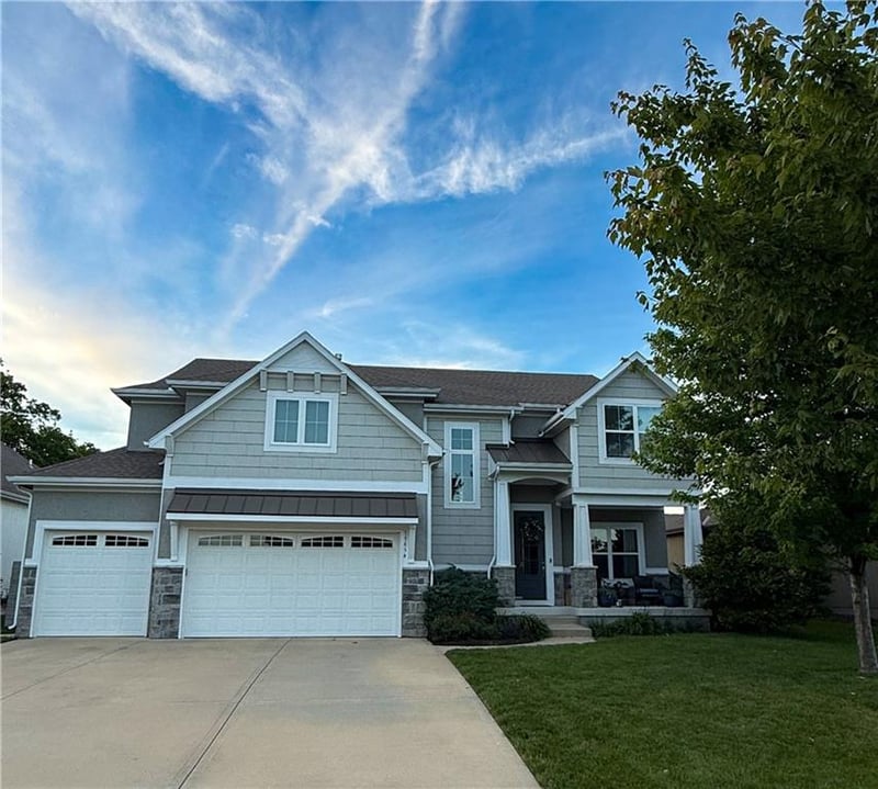15854 165th Ter, Olathe, KS 66062