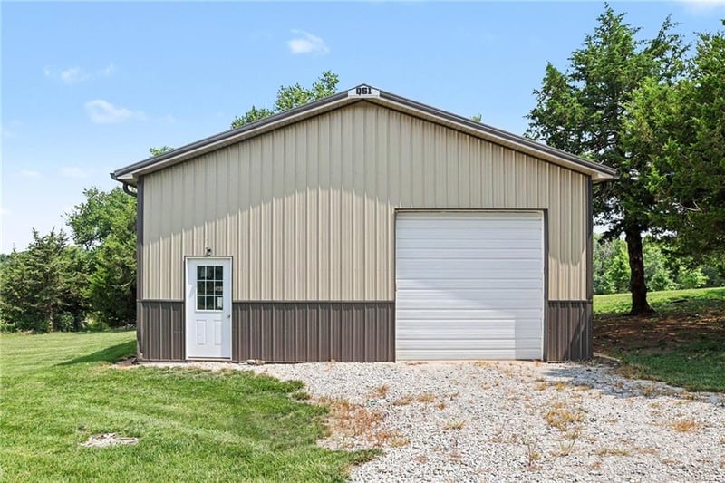 18890 W 252 Nd St, Paola, KS 66071