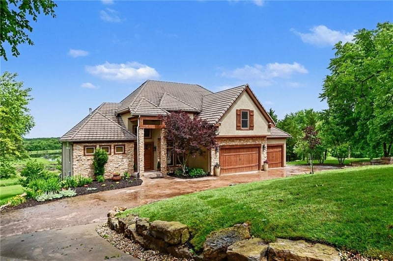 18890 252 Nd St, Paola, KS 66071