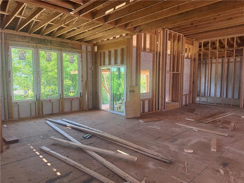 18473 Mohawk Ln, Overland Park, KS 66085