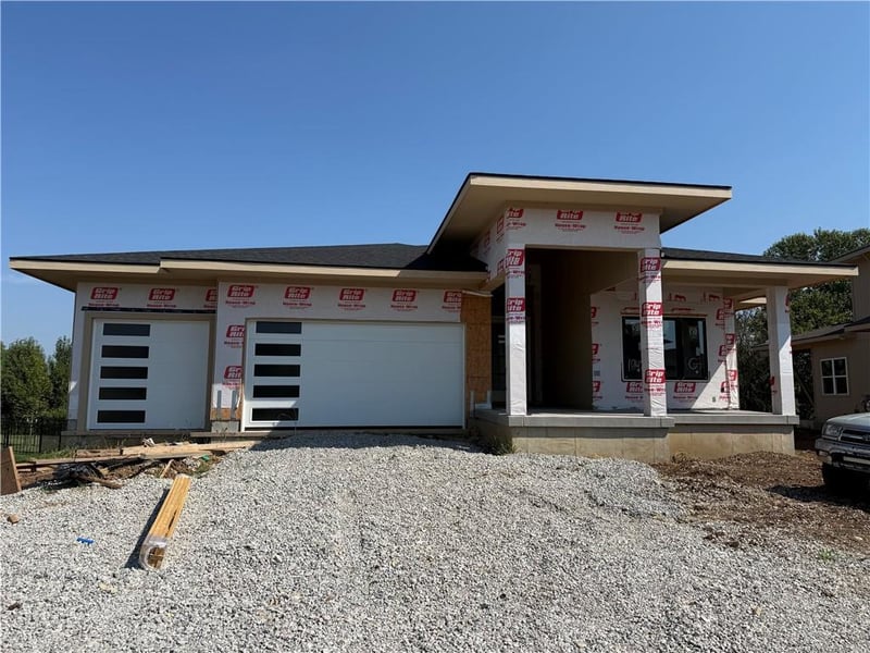 18473 Mohawk Ln, Overland Park, KS 66085