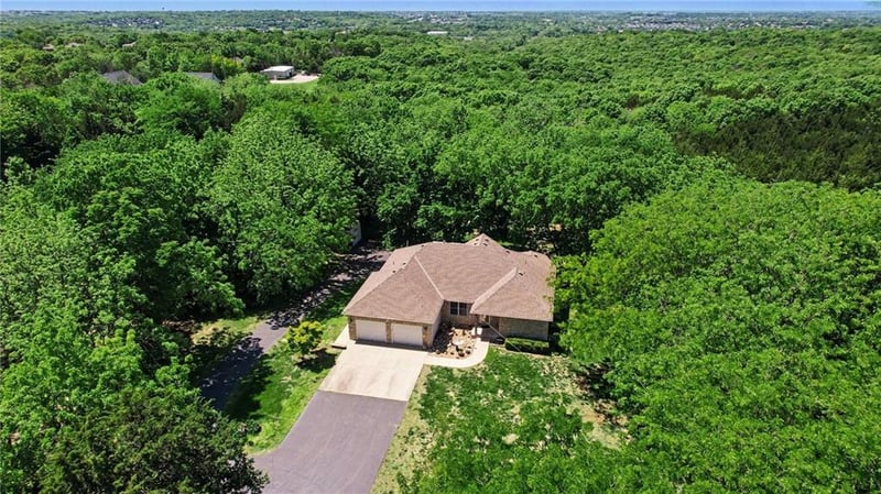 6234 Ogg Rd, Shawnee, KS 66218
