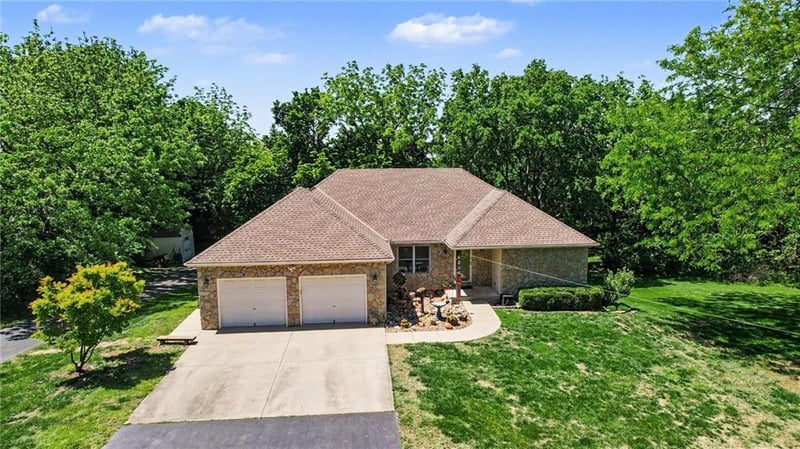 6234 Ogg Rd, Shawnee, KS 66218