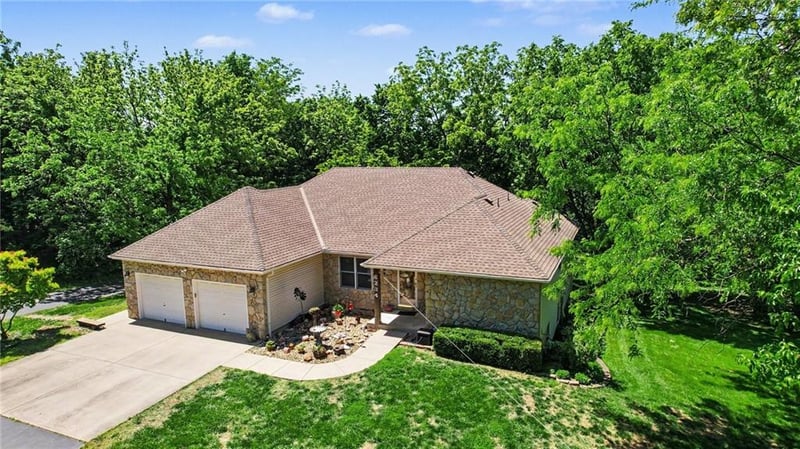 6234 Ogg Rd, Shawnee, KS 66218