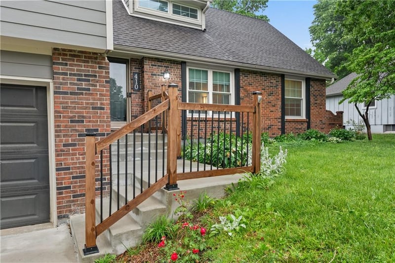410 Richardson Pl, Lee's Summit, MO 64063