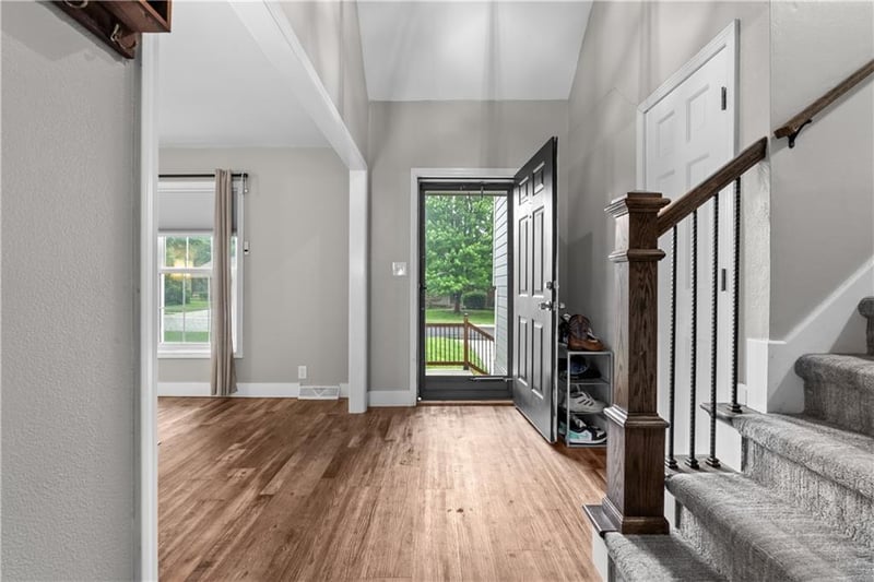 410 Richardson Pl, Lee's Summit, MO 64063
