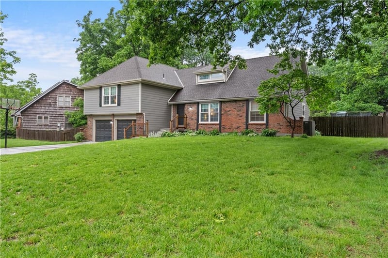 410 Richardson Pl, Lee's Summit, MO 64063