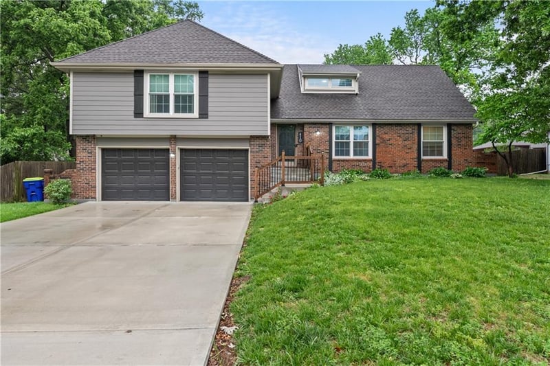 410 Richardson Pl, Lee's Summit, MO 64063