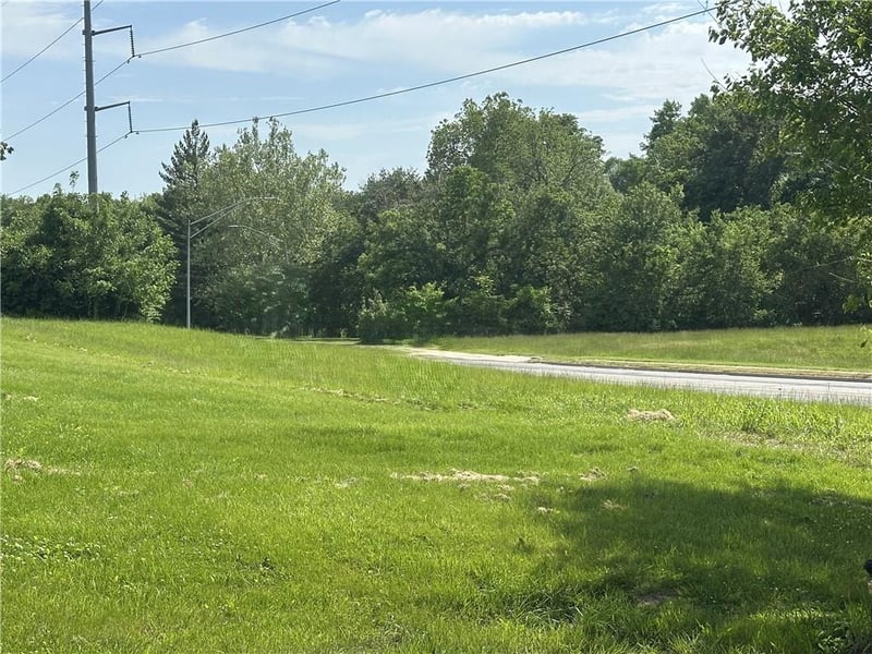15607 Independence Ave, Independence, MO 64050