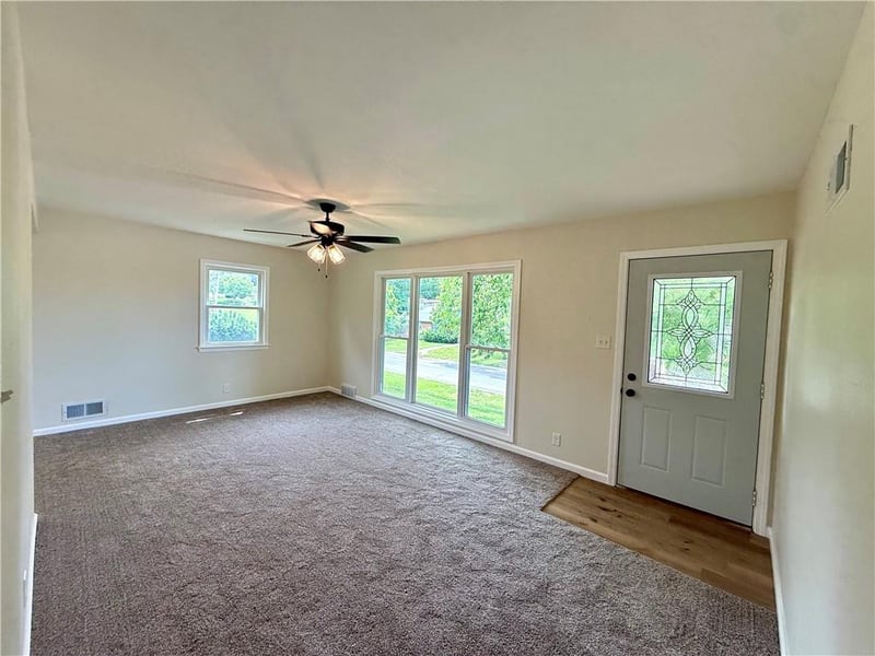 2521 Essex St, St Joseph, MO 64505