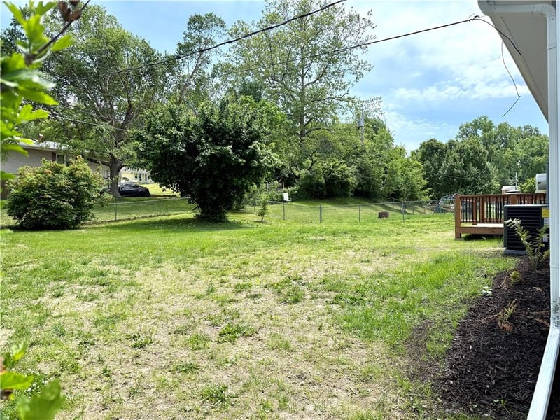 2521 Essex St, St Joseph, MO 64505