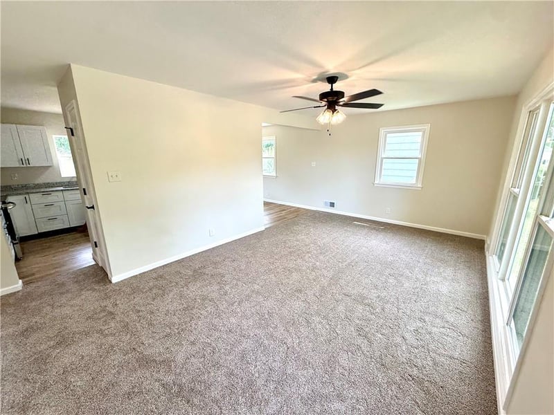 2521 Essex St, St Joseph, MO 64505
