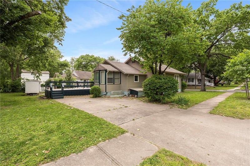 13013 8th St, Grandview, MO 64030