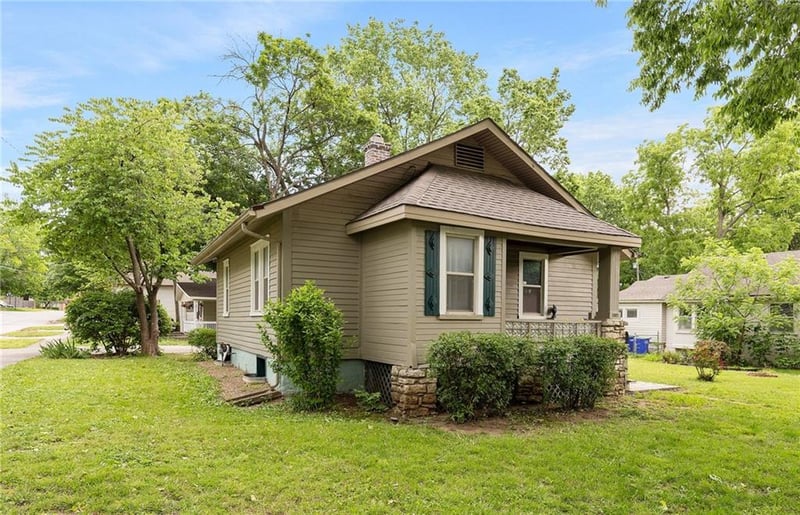 13013 8th St, Grandview, MO 64030