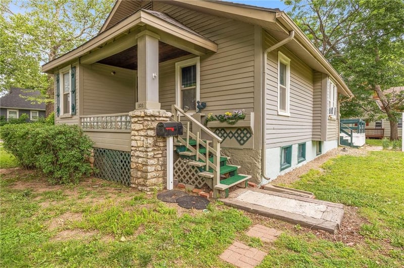 13013 8th St, Grandview, MO 64030