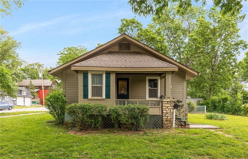 13013 8th St, Grandview, MO 64030