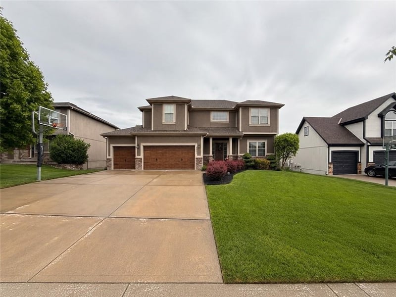 8502 102nd Ter, Kansas City, MO 64157