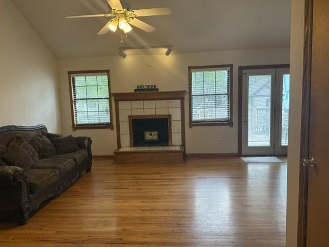 328 Greystone Dr, Lee's Summit, MO 64063