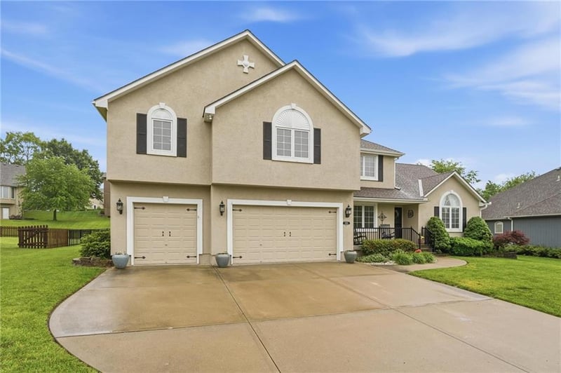 2605 Winterview Cir, Lee's Summit, MO 64081