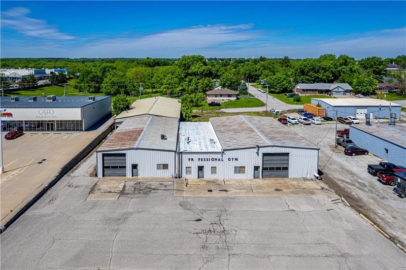 805 Cherokee Dr, Marshall, MO 65340