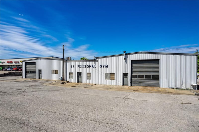 805 Cherokee Dr, Marshall, MO 65340