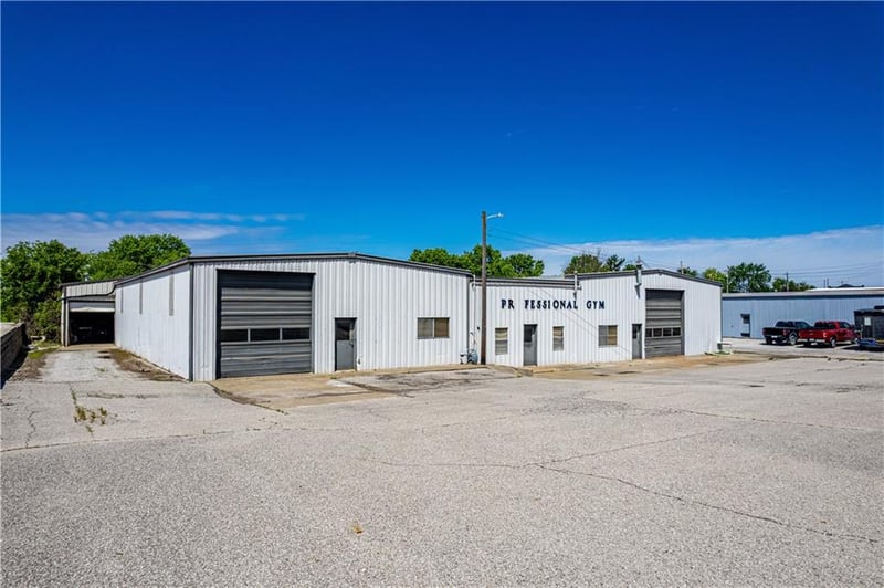 805 Cherokee Dr, Marshall, MO 65340