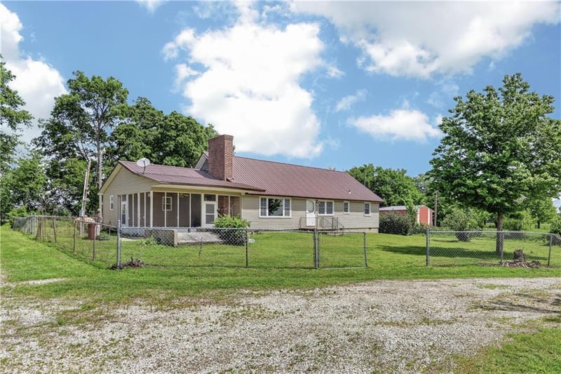 10784 70th St, Chetopa, KS 67336