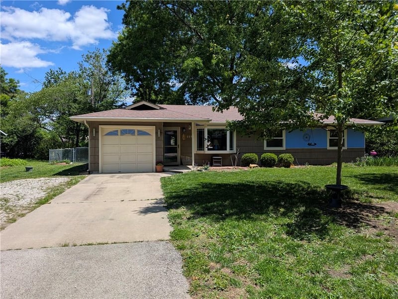 2214 Learnard Ave, Lawrence, KS 66046